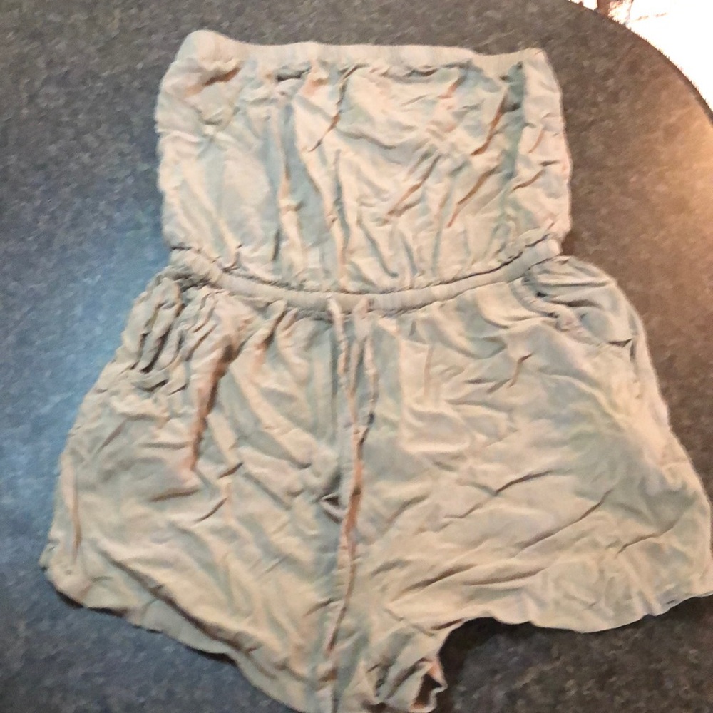 Forever 21 sleeveless romper (dea)